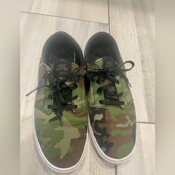 Nike Camouflage - Picture 2 of 2